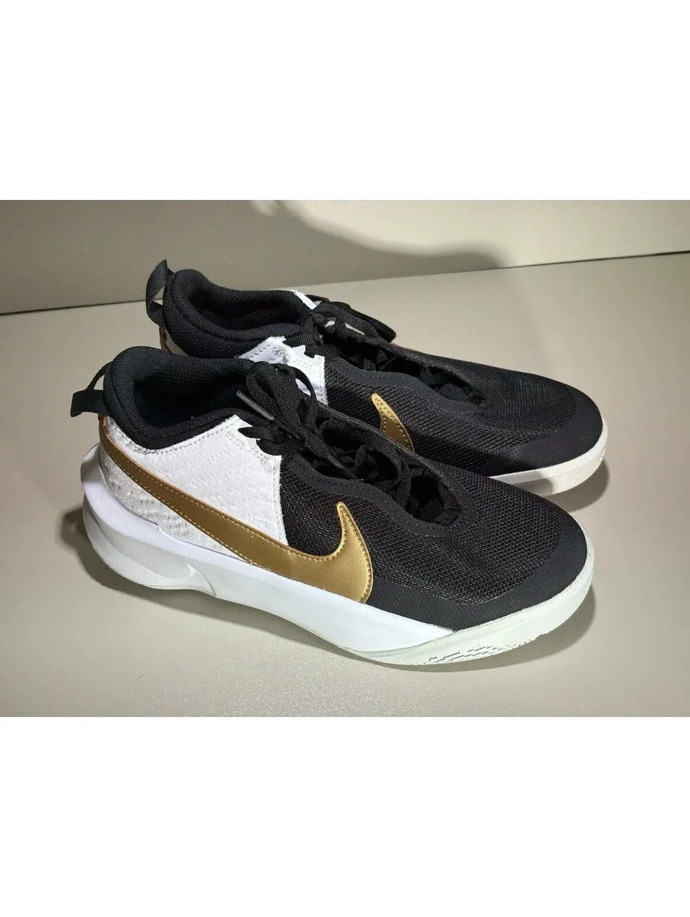 Nike Team Hustle D 10 GS Black Metallic Gold Shoes CW6735-002 Youth Size 4Y MINT